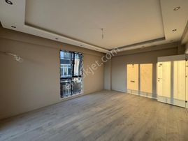 Atatürk Mahallesinde 1. Katta Teraslı Geniş Ferah 2+1 Lüx Daire