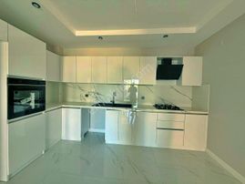 Uytundan Akçay-güre Arasında Havuzlu Ultralüks 1+1 Daire