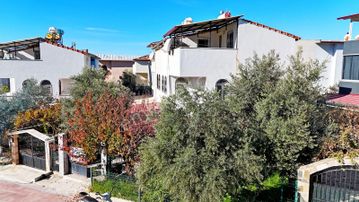 Kuşadası Satılık Soğucakta Eşyalı Bahçeli Yazlık