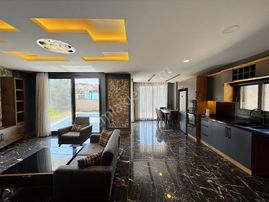 Kuşadası Ege Mahallesi 500m2 Arsa İçinde Özel Havuzlu 4+1 Villa