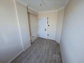 Engin Erdem'den Merterde 25 Yıllık Binada 3+1 Satılık Daire