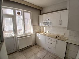 Akçay Emlak'tan Akşehir Stadyum Yanında Doğalgazlı 3. Kat Kiralık 3+1 Daire