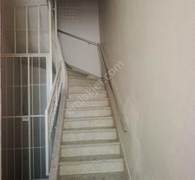 Kuşadası Merkezde Ara Kat 2+1 Önü Açık Ferah Satılık Daire