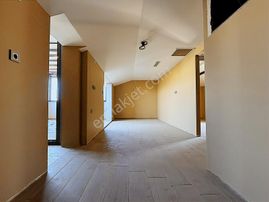 Menderes Te Havuzlu Asansörlü Dubleks Satılık 6+2 Villa