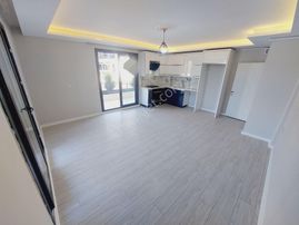 Denizden Akçayda Öncephe Müstakil Tadında Geniş Balkonlu Satılık 2+1 Daire.