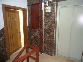 Krc'den Merkezi Konumda Asansörlü Katta Kiralık 3+1 Daire