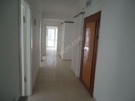 Krc'den Merkezi Konumda Asansörlü Katta Kiralık 3+1 Daire