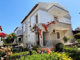 İzmir Gümüldür Denize Sıfır Havuzlu Sitede Yazlık Villa
