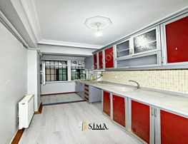 Krediye Uygun Ana Cadde Üzeri 3+1 1.kat Emsalinde Metrobüse 9 Dk