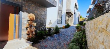 Rw Nefes' Ten Pelitköy' De Site İçerisinde Satılık 4+1 Villa