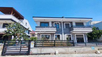 Rw Nefes'ten Öğretmenler Mah. Plaja 700 Metre 4+1 Lüks Villa