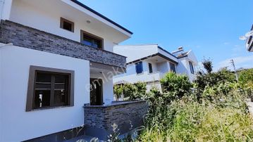 Rw Nefes'ten Öğretmenler Mah. Plaja 700 Metre 4+1 Lüks Villa