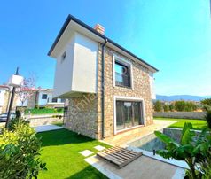 Davutlarda Köşe Konumlu Özel Havuzlu Tek Müstakil Sıfır Villa
