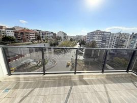 Üçyol Meydanda 3+1 Lüx Arakat Asansörlü Cadde Man. Daire