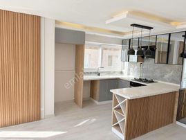 Üçyol Meydanda 3+1 Lüx Arakat Asansörlü Cadde Man. Daire