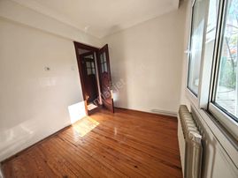 İzmir Göztepe'de Satılık 3+1 Daire