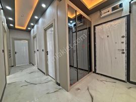 Yuv*** Ön Cephe Kat Konumunda Geniş Oturum E.banyolu 2+1 Daire