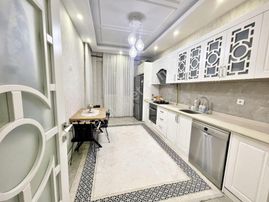 Karacaahmet'te Merkezi Konumda Ara Kat Masrafsız Lüx 2+1 Daire