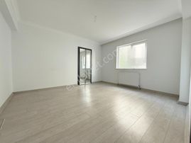 Yenikent Menderes'te 135 M2 Merkezi Konumda Ferah 3+1