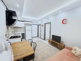 Karaca'dan Atatürk Mah.'de Eşyalı, Havuzlu Kiralık 1+1 Daire