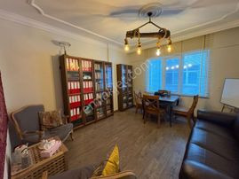 Karaca'dan İstasyon Caddesinde Yenilenmiş 3+1 Satılık Daire