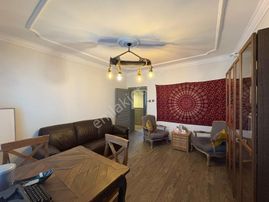 Karaca'dan İstasyon Caddesinde Yenilenmiş 3+1 Satılık Daire