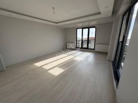 Karaca'dan Atatürk Ana Cadde Üzere 3+1 Satılık Daire