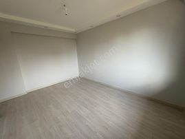 Karaca'dan Atatürk Mah.ana Cadde Üzeri Yüksek Giriş Satılık 3+1