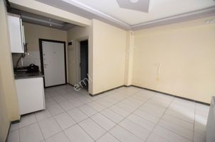 Burdur Ak Emlak'tan-merkezde Eşyasız Cam Balkonlu 1+1 Daire