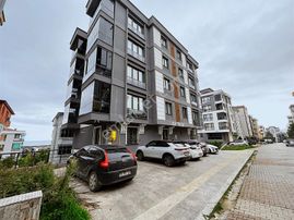 Körfez Mahallesinde Tramvayın Altında Eşyalı Satılık 1+1 Daire!!