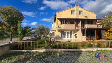 Evre Emlaktan Altınovada Satılık 5+1 Geniş Bahçeli Köşe Villa