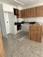 Kuşadasında 1+1 Eşyalı Kiralık Merkezi Konumda Sıfır Doğalgazlı Daire