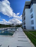 Kuşadasında 1+1 Eşyalı Kiralık Merkezi Konumda Sıfır Doğalgazlı Daire