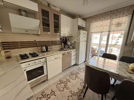 Şentür Gayrimenkul'den Beşikkaya'da Ara Kat Masrafsız Daire ***