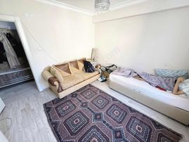 Şentürk Gayrimenkul'den Beşikkaya'da Ara Kat Cadde Üzeri Daire