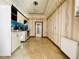 Kalecik Emlak'tan Merkez'de Full Yapılı 3+1 125m² Çift Banyo Kilerli