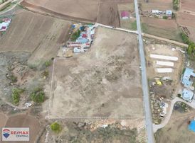 Remax Central'dan İşhan' Da 500 M2 Elektriği Ve Suyu Olan Bahçe