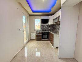 Akçay Utku Emlaktan Altınkumda Öncephe Ebeveyn Banyolu 2+1 Daire