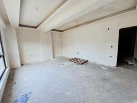 Kayapa'da Cadde Üzeri Geniş 2+1 Giyinme Odalı Dubleks