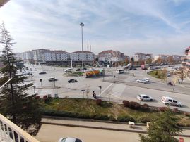 Yılmaz Gayrimenkülden Cadde Üzeri Köşe Başı Merkezi Konum 3+1 Kiralık Daire