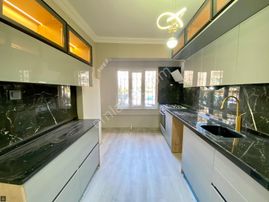 Gümüş'den Ön Cephe Full Yapılı Lüks Tasarımlı Geniş 3+1 Daire