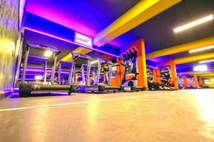 🛑🛑aktif'ten Akçay'da Satılık Yüzme Havuzlu, Otoparklı Eşyalı 2+1 Daire