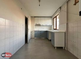 Bir Emlaktan Kiralık Ön Cephe 3+1 Geniş Daire