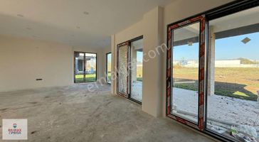 Kartepe İbrikdere'de Tek Katlı Lüks Müstakil Havuzlu Villa