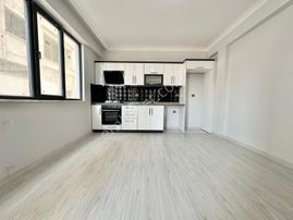 ⭐ay Emlak'tan⭐akçay'da Denize Yakın Ön Cephe Şık Tasarımlı Ara Kat Satılık 1+1 Lüks Daire