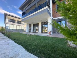 ꧁ay Emlak'tan꧂güre'de*full Eşyalı*yüzme Havuzlu Butik Site İçinde Bahçe Kullanımlı Kiralık 1+1daire