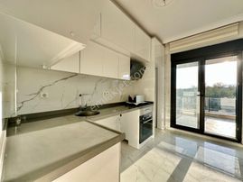 ꧁akçay Ay Emlak'tan꧂güre'de Yüzme Havuzlu Lüks Site İçinde Doğa İle İç İçe Kiralık 2+1 Lüks Daire