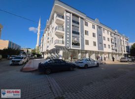 Remax Yalovadan Altınova Merkezde Kiralık Depolu İşyeri