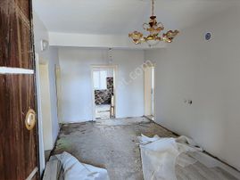 Gevaş Elmalı Mahallesinde Satılık İki Katlı Müstakil Ev