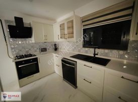 Remax Mid Erdek'te Sahile 100 Metre, Havuzlu Satılık 3+1 Villa